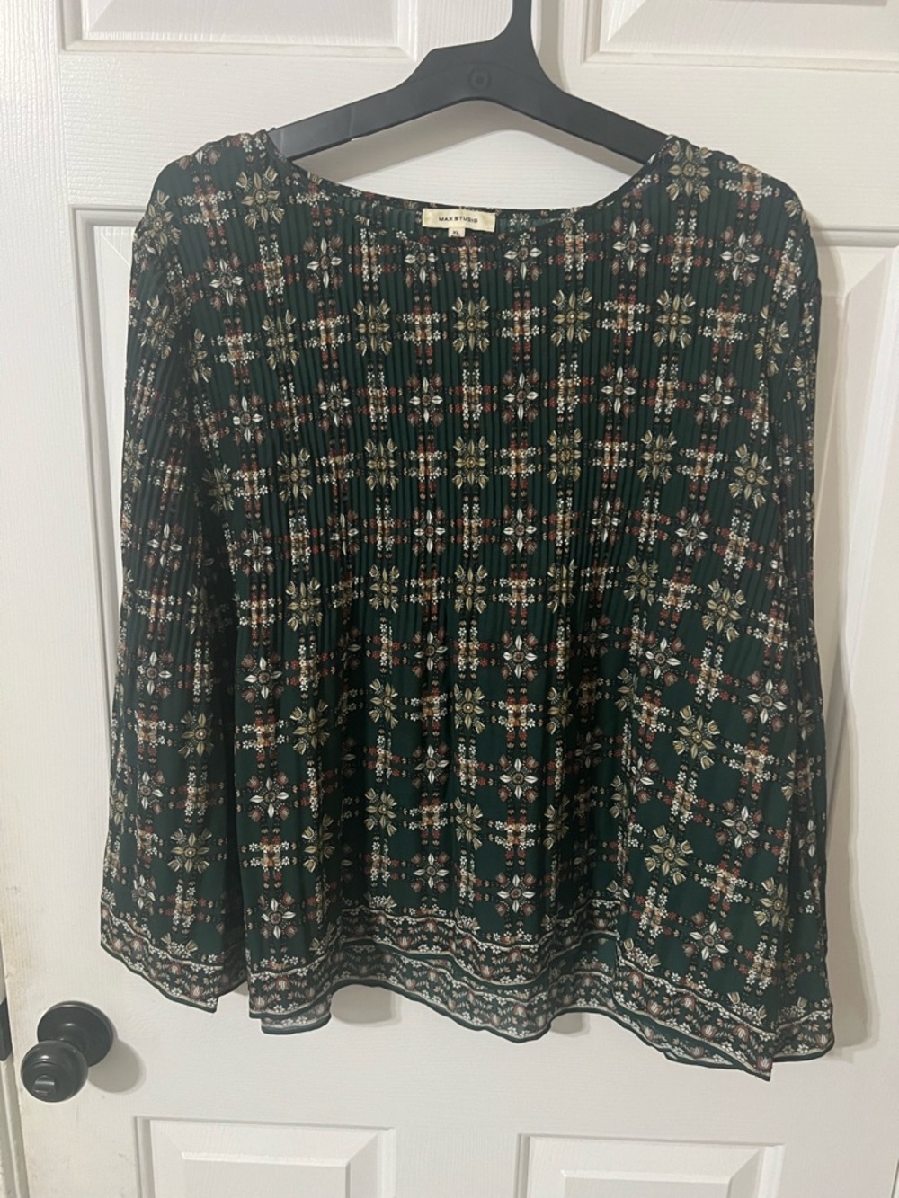 Max Studio XL Dark Green Floral Pleated Top Bell Sleeves Retro Hippie Flowy